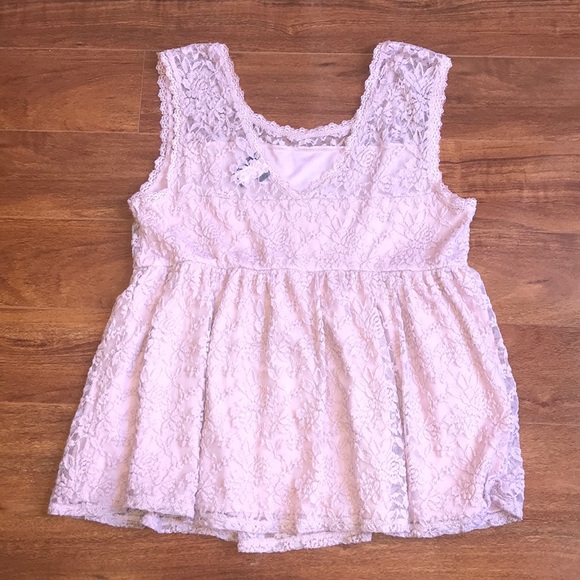 Torrid Blouse 🌸 - Picture 3 of 7